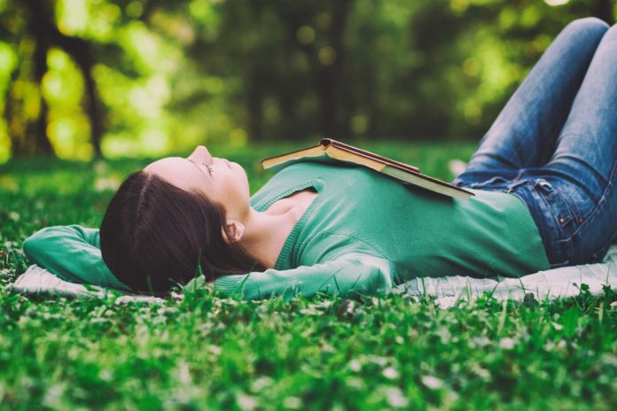 4-tips-to-live-stress-free-today-696×464 4-tips-to-live-stress-free-today-696×464